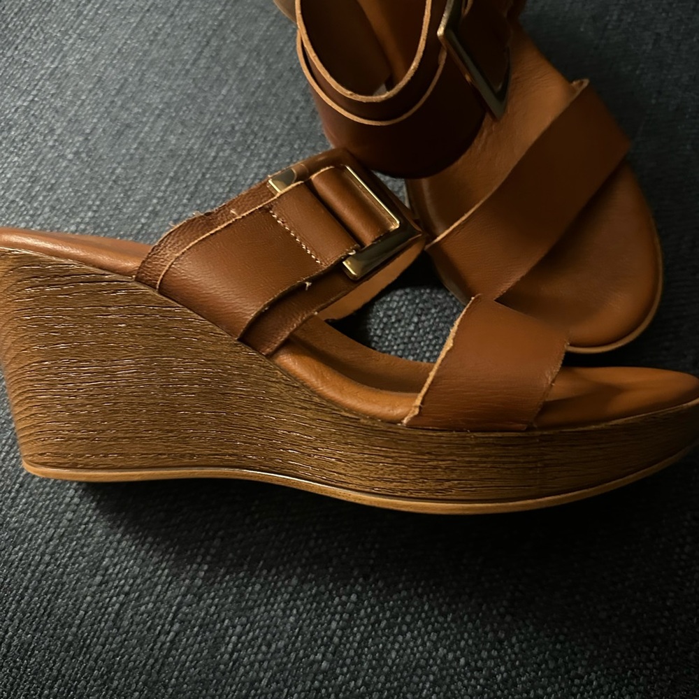 Women’s Tan Platform Wedge Sandals